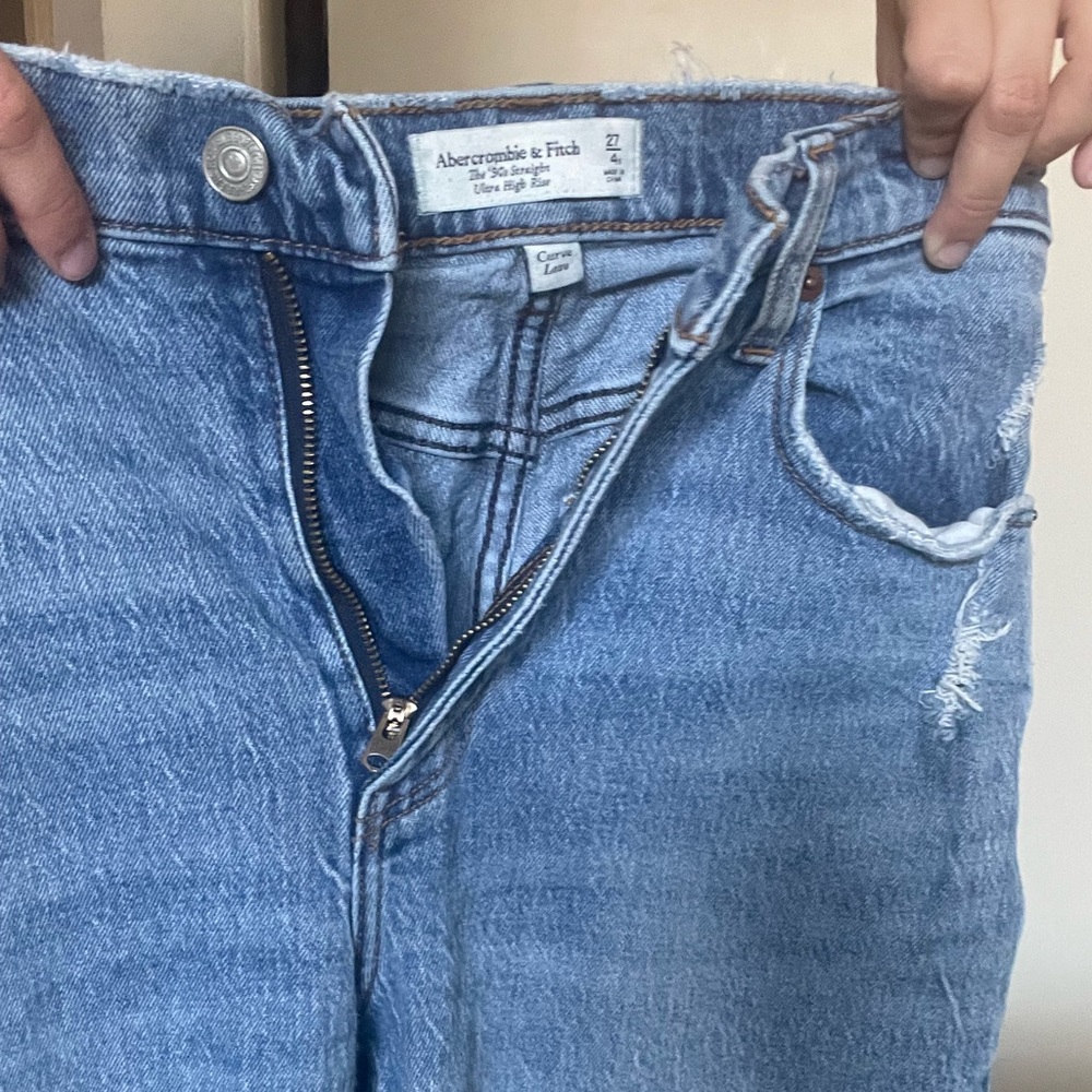 Abercrombie 90s High Rise curve love jean 27/4s